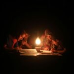 La única central eléctrica de Gaza cerrará mientras Israel refuerza el asedio por tercer día