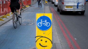 Las placas de matrícula para ciclistas están siendo consideradas por el gobierno del Reino Unido