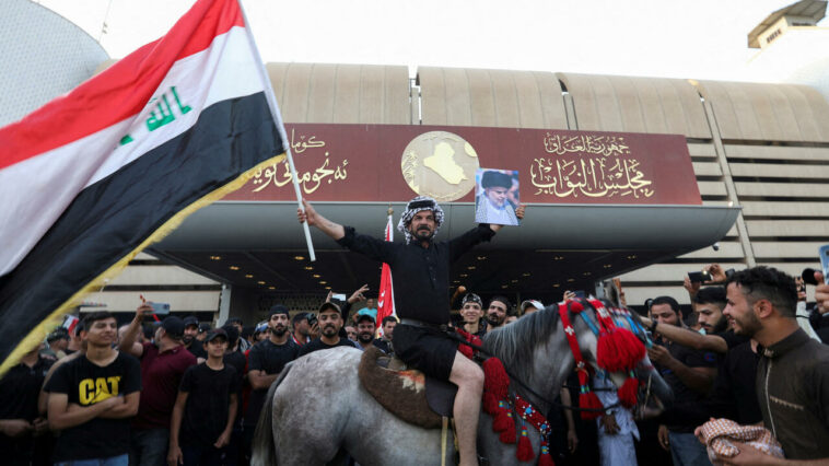 Las tensiones en Irak se disparan cuando miles se unen a la manifestación contra la ocupación del parlamento