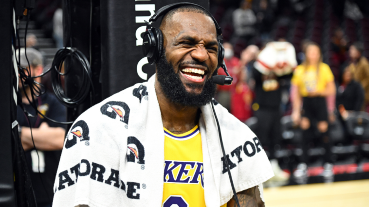 LeBron James y los Lakers acuerdan una extensión de contrato por dos años y $97.1 millones