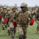 Los infantes de marina ucranianos destruyen APC enemigo, 19 invasores en las direcciones de Kherson, Donetsk