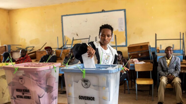 Los kenianos votan en reñidas elecciones presidenciales