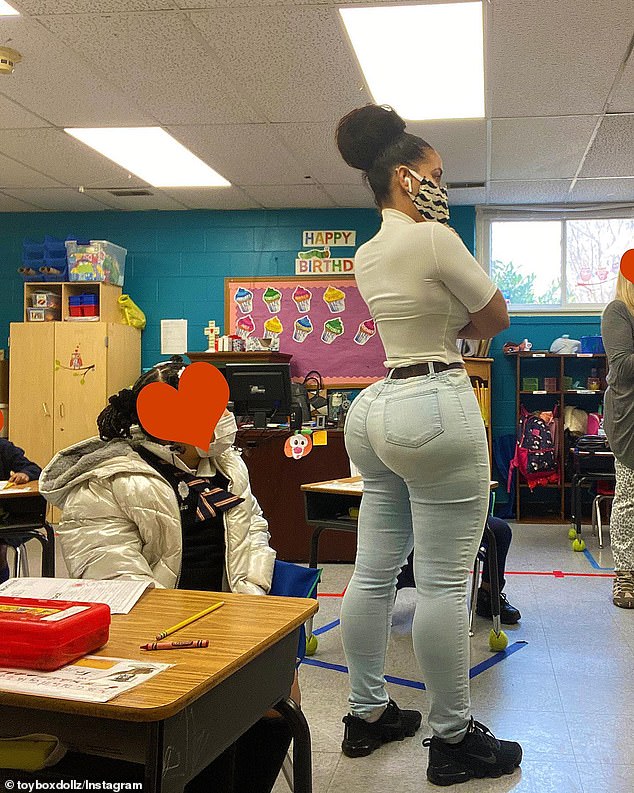 Maestra De Escuela Primaria Con Curvas De Nueva Jersey Criticada Por Usar  Ropa MUY Ajustada En El Salón De Clases