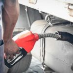 Mercado negro de combustible crece en medio de crisis de suministro en Sri Lanka