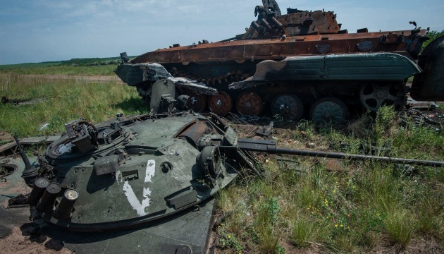 Miembros de la Guardia Nacional destruyen dos tanques enemigos en dirección a Donetsk