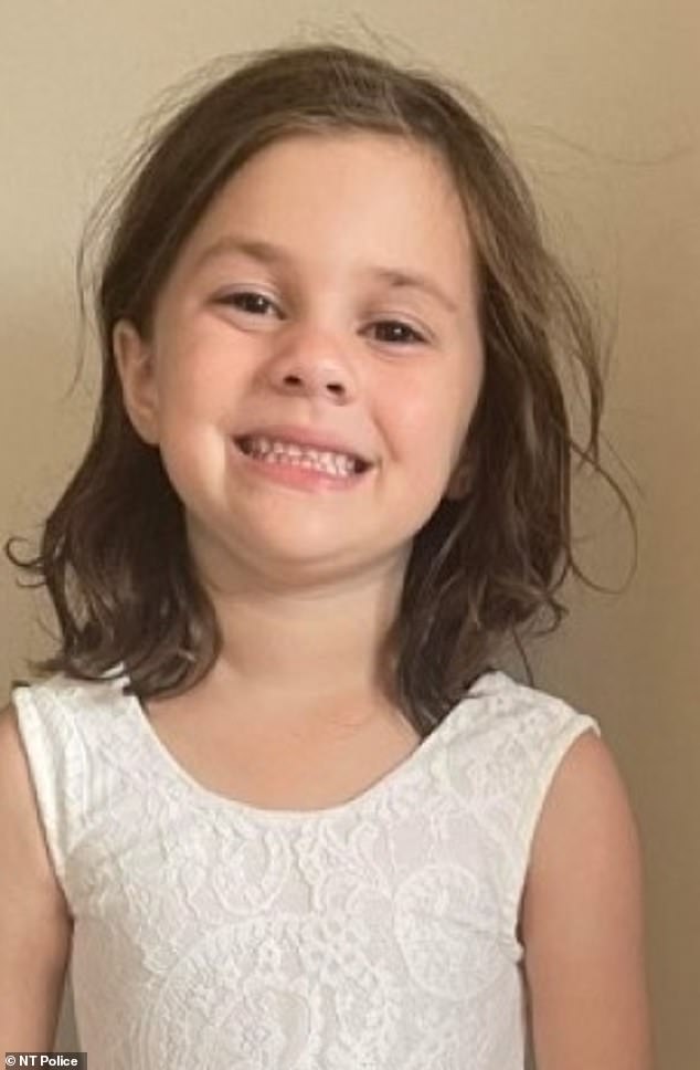 Grace Hughes, de cinco años (en la foto), estaba en una visita de sus padres el domingo, pero no se ha sabido nada de ella en los dos días transcurridos desde entonces.