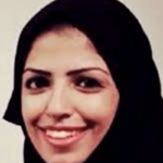Mujer saudí condenada a 45 años de prisión por publicaciones en redes sociales