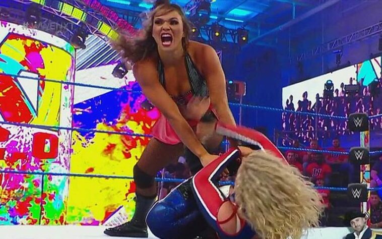 Nikkita Lyons sufre un problema de vestuario en WWE NXT 2.0