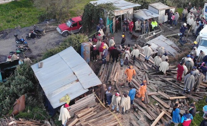Nueve trabajadores colombianos quedan atrapados en mina por derrumbe