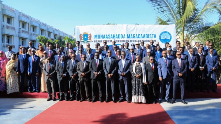 Parlamento somalí respalda nuevo gabinete en medio de ataques de Al-Shabab