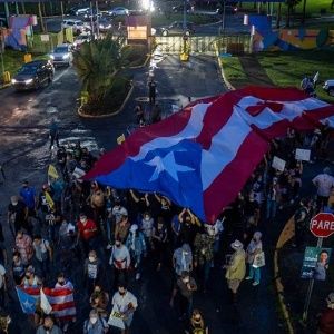 Policía reprime manifestación contra Luma en Puerto Rico
