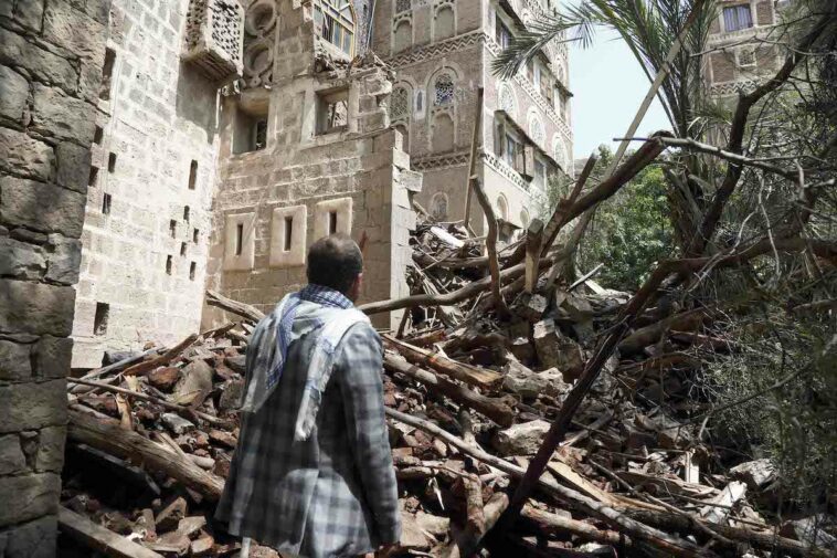 Rebeldes hutíes dicen que decenas de muertos por inundaciones en Yemen