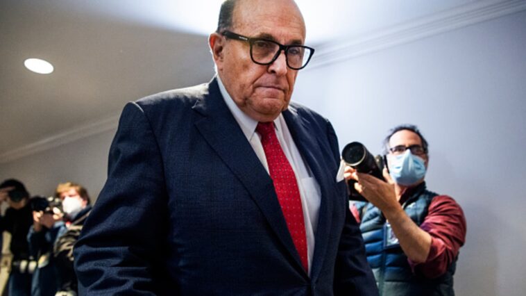Rudy Giuliani nombró un objetivo en la investigación electoral de Trump en Georgia, dicen los abogados