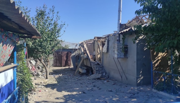 Seis asentamientos bajo fuego enemigo en la región de Kherson, se reportan bajas