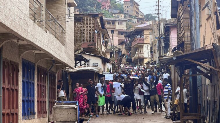 Sierra Leona impone toque de queda en todo el país en medio de protestas antigubernamentales mortales