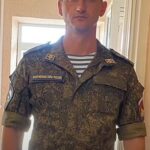Filatiev, de 33 años, vestido con su uniforme militar, formó parte de las fuerzas invasoras de Rusia el 24 de febrero. Pero ahora se opone a la
