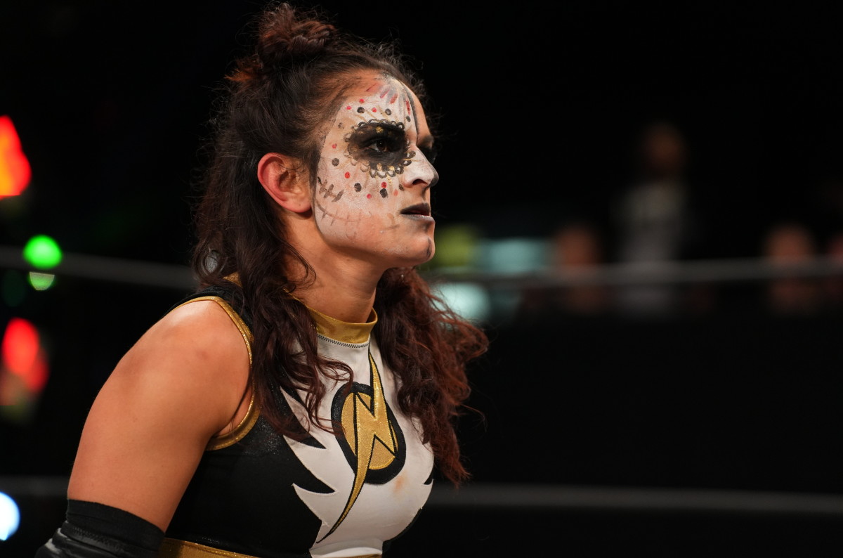 Thunder Rosa de AEW dice que tiene mucho dolor, no puede sentir sus piernas
