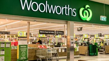 Supuestamente, una mujer del personal fue apuñalada por una mujer en una tienda de Woolworths en Australia Occidental.  En la imagen, una tienda de Woolworths