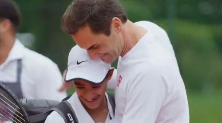 Ver: Roger Federer cumple su palabra, juega con fan en Zúrich