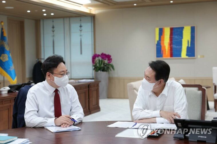 Yoon pide consenso suprapartidista sobre reforma de pensiones