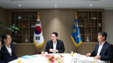 Yoon pide que se elaboren políticas basadas en un examen cuidadoso del sentimiento público