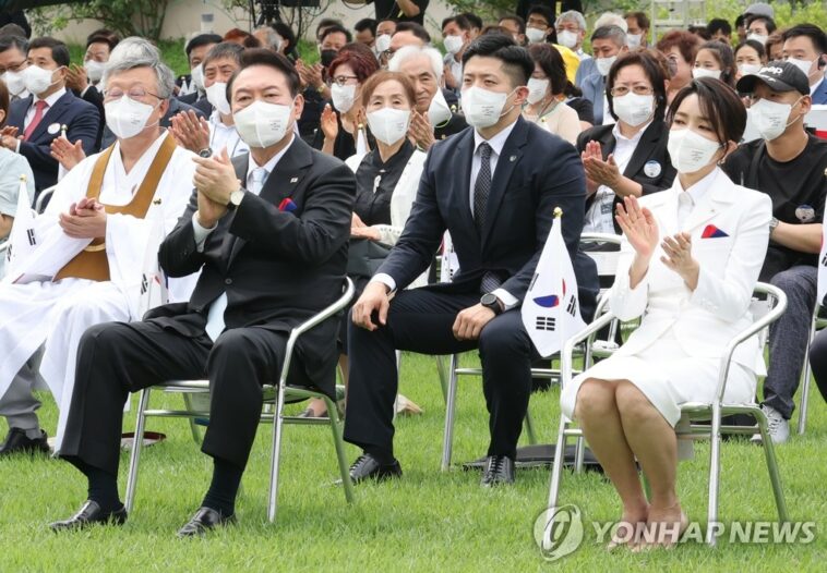 Yoon se compromete a mejorar los lazos con Japón y ofrece ayuda económica a cambio de la desnuclearización de NK