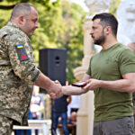 Zelensky entrega premios al personal militar en el Día de la Fuerza Aérea de Ucrania
