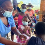 Zimbabue culpa del aumento del sarampión a las reuniones de la secta después de la muerte de 80 niños