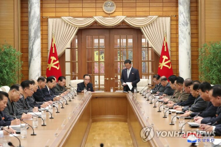 (AMPLIACIÓN) Corea del Norte celebra una sesión del politburó sobre agricultura sin la asistencia del líder Kim