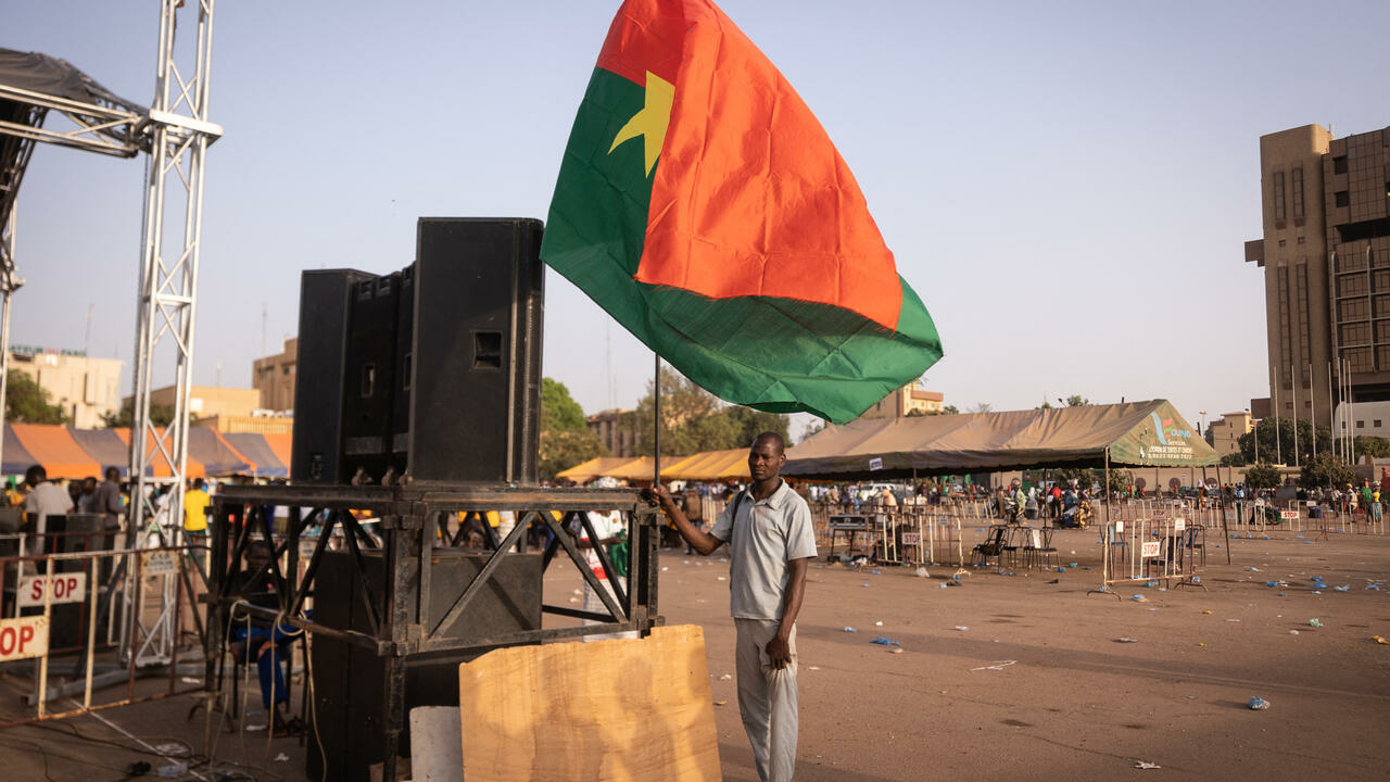 Al menos 35 civiles muertos y 37 heridos en ataque en Burkina Faso, según gobierno
