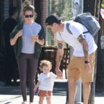 Relajada: Ashley Tisdale se veía casual mientras disfrutaba de una tarde con su esposo Christopher French y su hija Júpiter el domingo.