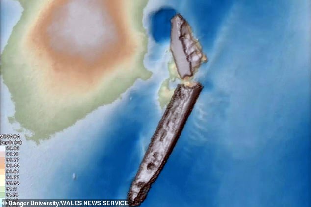 Redescubierto: el barco de vapor que envió una advertencia de iceberg al Titanic antes de que se hundiera fue encontrado partido en dos en el fondo del Mar de Irlanda (en la foto)