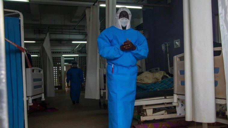 Casos de ébola y muertes aumentan en Uganda