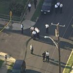 En un tiroteo cerca de una escuela secundaria en un suburbio de Filadelfia, se confirmó que cuatro estudiantes resultaron heridos como miembros de un equipo de fútbol de la escuela, dijo la policía local el martes.