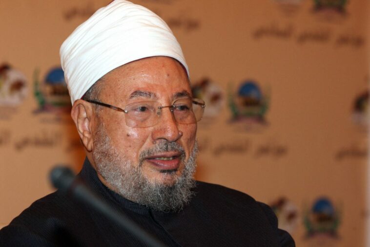 Egipto: Al-Azhar ignora la muerte de Al-Qaradawi, mientras los medios saudíes y emiratíes lo atacan