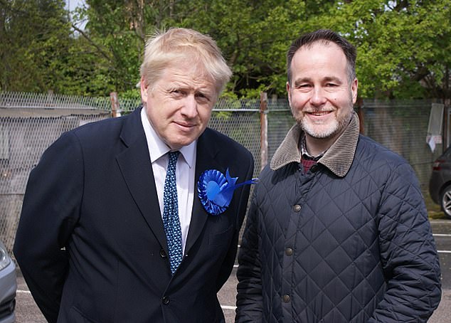 Chris Pincher, cuyo escándalo sexual desencadenó la caída de Boris Johnson (en la foto juntos), no será investigado por el Plan Independiente de Quejas y Quejas del parlamento.