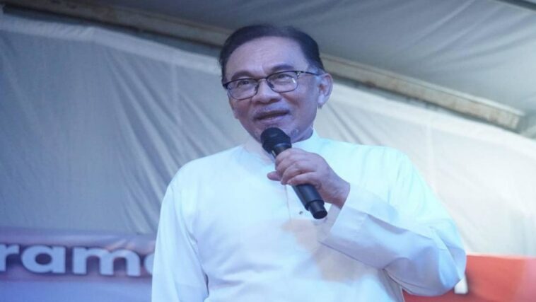 El jefe de la oposición de Malasia, Anwar, no descarta disputar el escaño ocupado por los 'traidores' del PKR