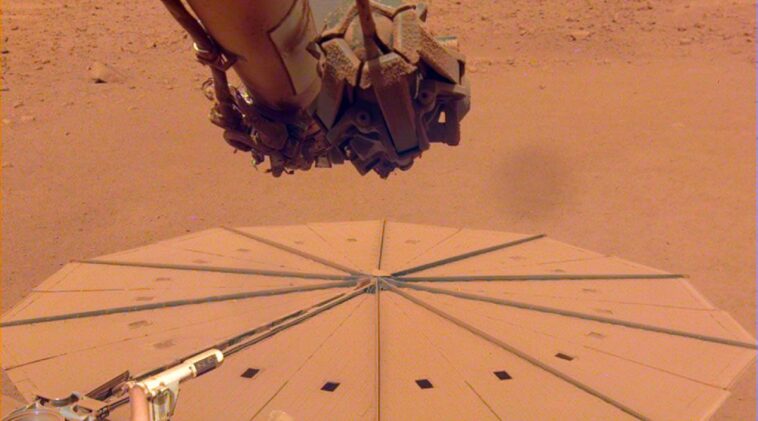 El módulo de aterrizaje InSight de la NASA detecta rocas espaciales cuando chocan contra Marte