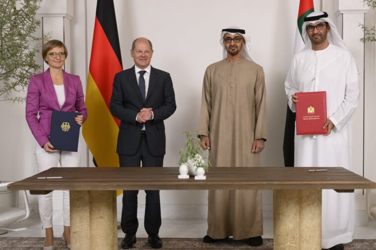 Emiratos Árabes Unidos firma acuerdo para suministrar GNL y diésel a Alemania