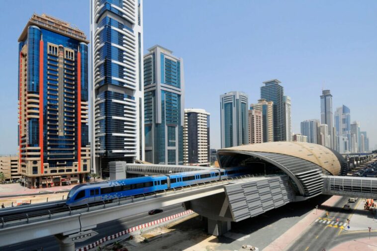 Emiratos Árabes Unidos y Omán firman un acuerdo ferroviario transfronterizo de 3.000 millones de dólares