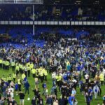 Everton multado por invasión de canchas durante victoria en Palace