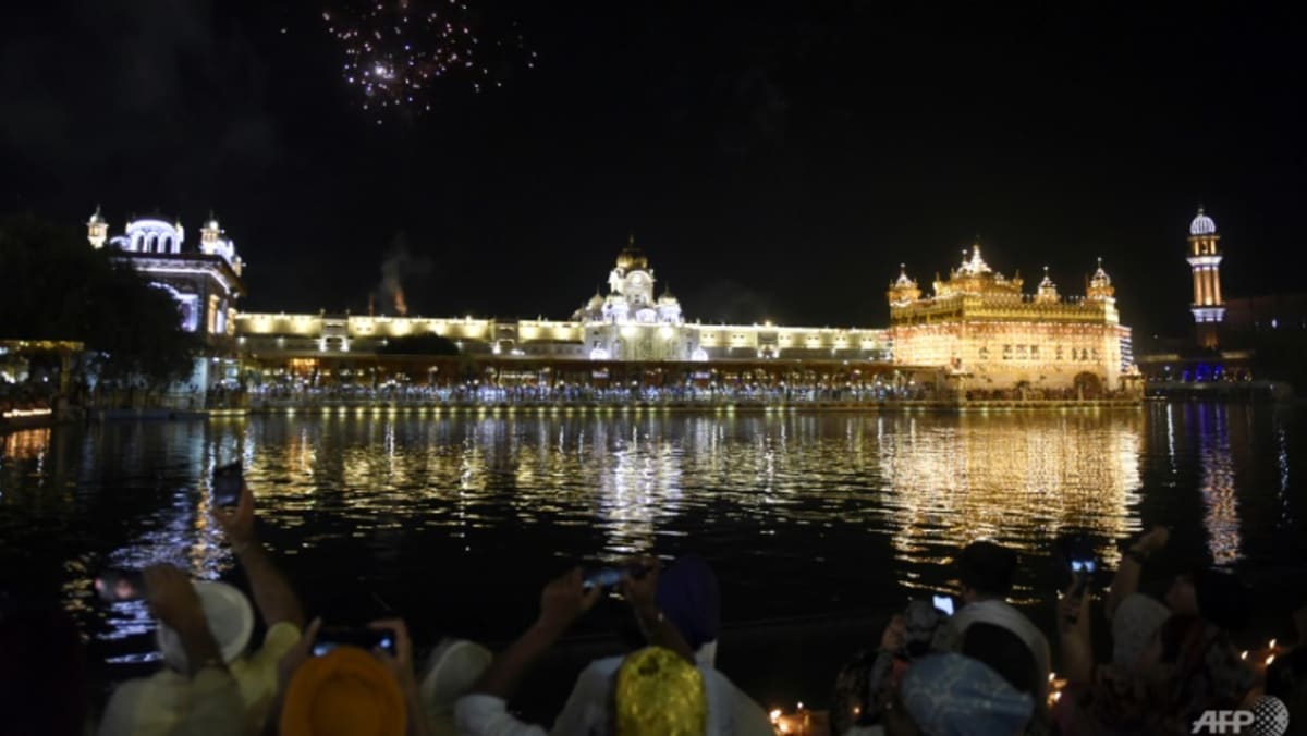 Hombre asesinado por mascar tabaco cerca del Templo Dorado de India
