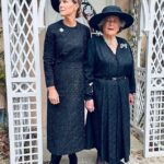 La ahijada del rey Carlos, India Hicks, de 55 años, acompañó a su madre, Lady Pamela Hicks, de 93 años, dama de honor de la reina, a la Abadía de Westminster ayer, vistiendo su atuendo de luto para las fotos, que Hicks luego compartió en su página de Instagram.