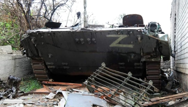 Infantes de marina ucranianos destruyen dos depósitos de munición, tanques y vehículos blindados enemigos