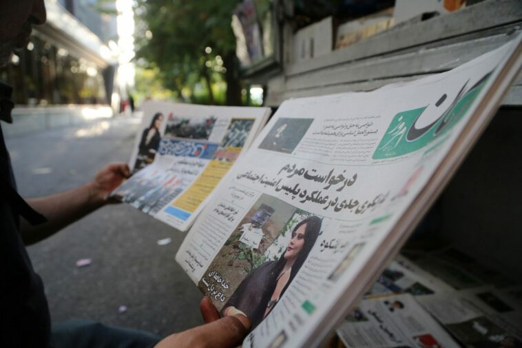 Irán arresta a periodistas y activistas por la muerte de Mahsa Amini