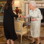 La primera ministra de Nueva Zelanda, Jacinda Ardern, es recibida por la Reina en el Palacio de Buckingham, durante una reunión en 2018.