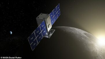 La diminuta nave espacial CAPSTONE de la NASA (representada en la impresión de un artista) ha tenido problemas en su camino a la luna y actualmente se está descontrolando.