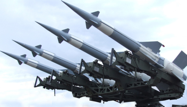 Las fuerzas de defensa aérea destruyen dos misiles rusos que apuntan a la región de Odesa