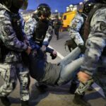 Más de 1.300 arrestados en protestas contra la movilización en toda Rusia