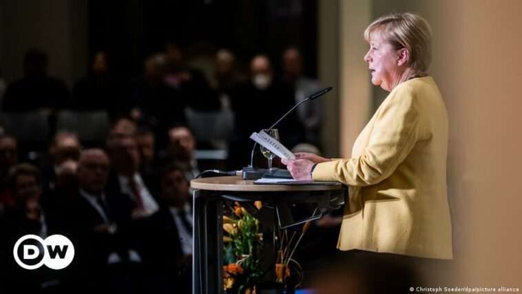 Merkel habla en la nueva y polémica fundación Helmut Kohl